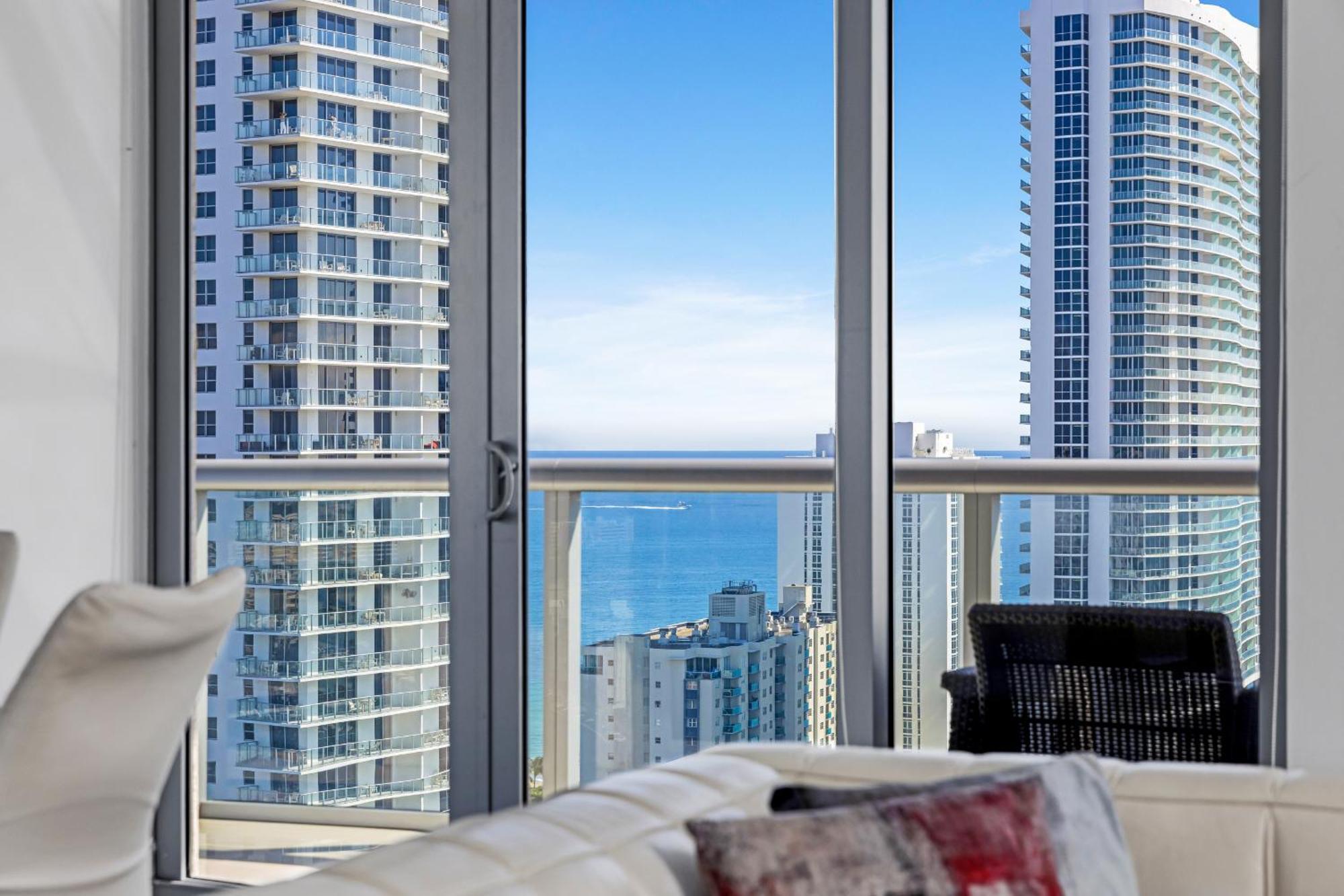 Resort-Style Living With Direct Ocean Views - 3Br Beauty Hallandale Beach Luaran gambar