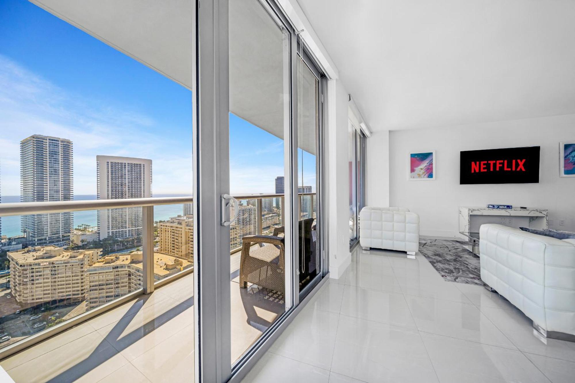 Resort-Style Living With Direct Ocean Views - 3Br Beauty Hallandale Beach Luaran gambar