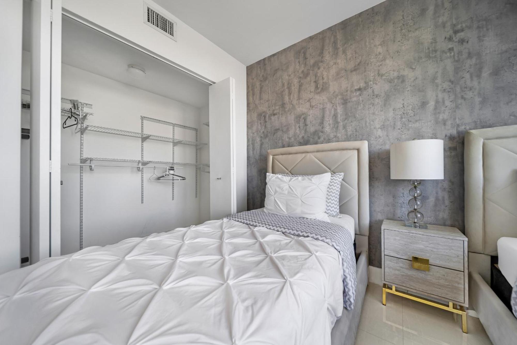 Resort-Style Living With Direct Ocean Views - 3Br Beauty Hallandale Beach Luaran gambar